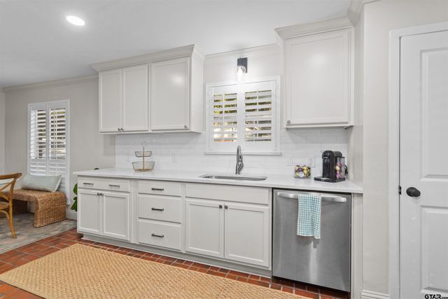 1506 Devonshire Dr, Tyler, TX 75703