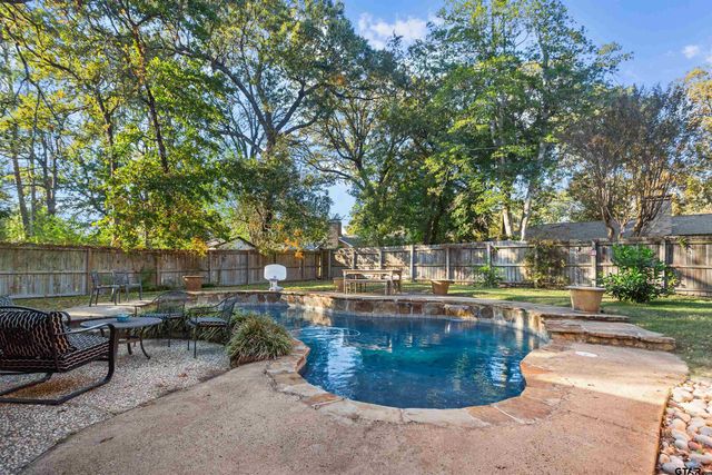 1506 Devonshire Dr, Tyler, TX 75703