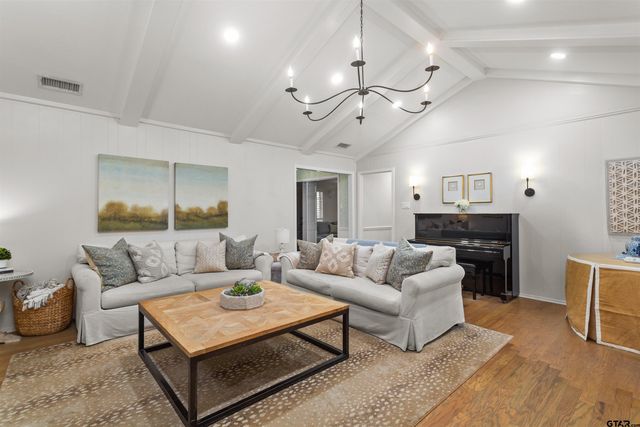 1506 Devonshire Dr, Tyler, TX 75703