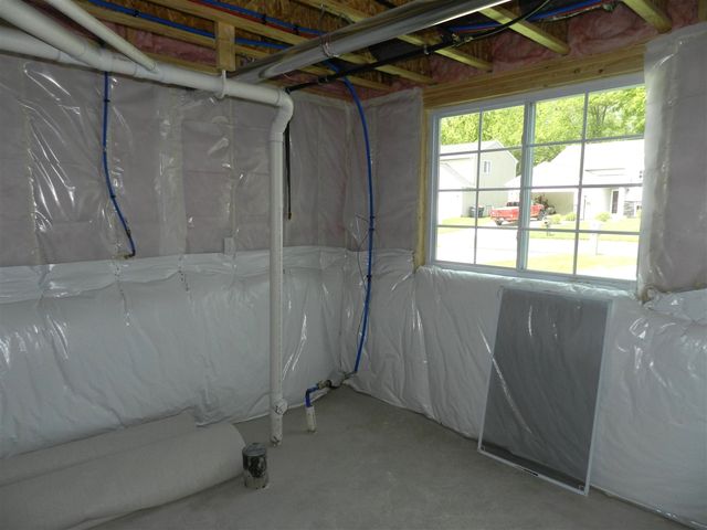 558 Swan River Drive, Benton Harbor, MI 49022