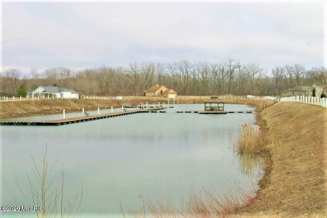 558 Swan River Drive, Benton Harbor, MI 49022