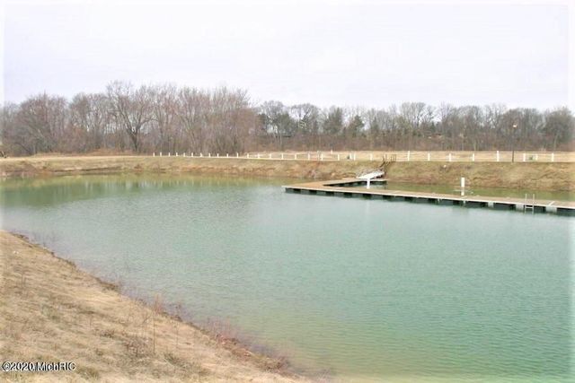 558 Swan River Drive, Benton Harbor, MI 49022