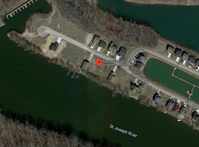558 Swan River Drive, Benton Harbor, MI 49022