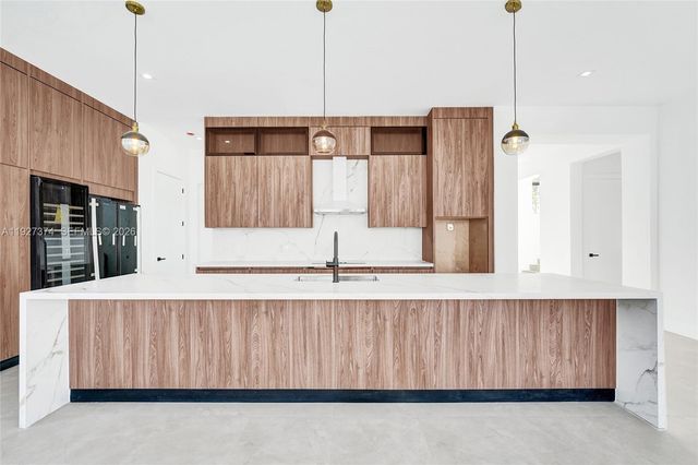 13023 Davie Oaks Dr, Davie, FL 33325