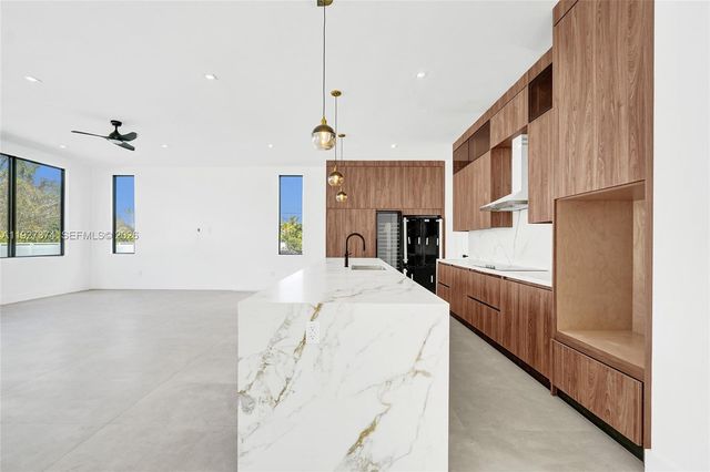 13023 Davie Oaks Dr, Davie, FL 33325