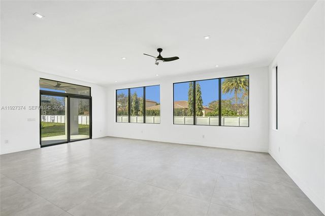 13023 Davie Oaks Dr, Davie, FL 33325