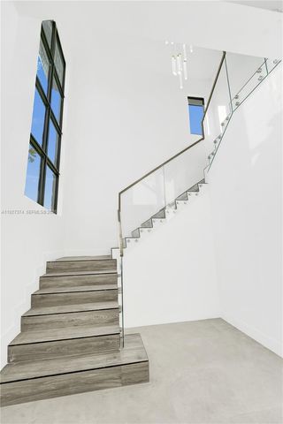 13023 Davie Oaks Dr, Davie, FL 33325