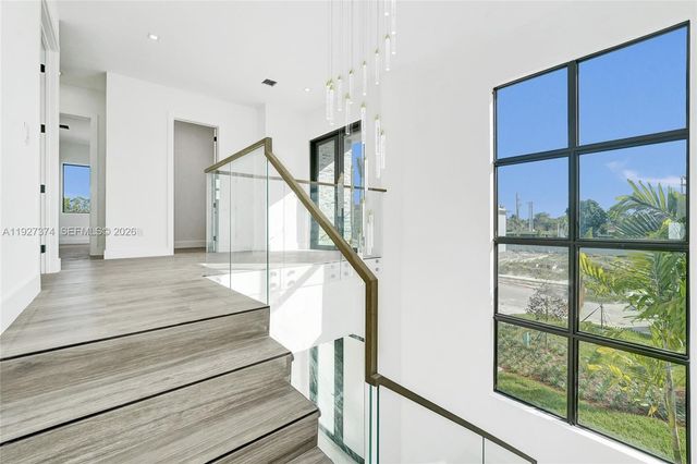 13023 Davie Oaks Dr, Davie, FL 33325