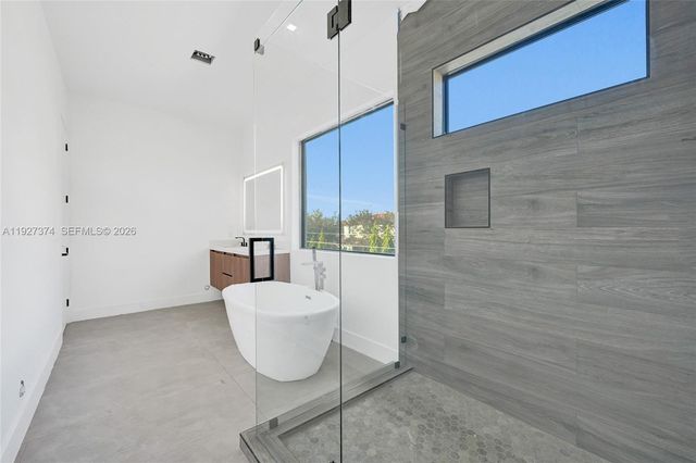 13023 Davie Oaks Dr, Davie, FL 33325