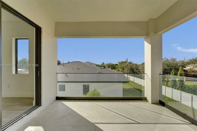 13023 Davie Oaks Dr, Davie, FL 33325