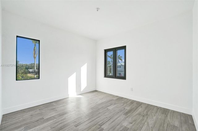 13023 Davie Oaks Dr, Davie, FL 33325