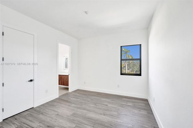 13023 Davie Oaks Dr, Davie, FL 33325