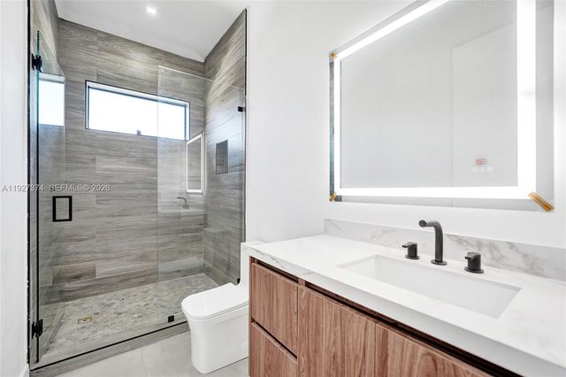 13023 Davie Oaks Dr, Davie, FL 33325