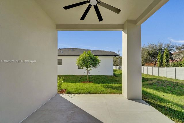 13023 Davie Oaks Dr, Davie, FL 33325