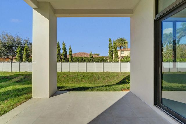 13023 Davie Oaks Dr, Davie, FL 33325