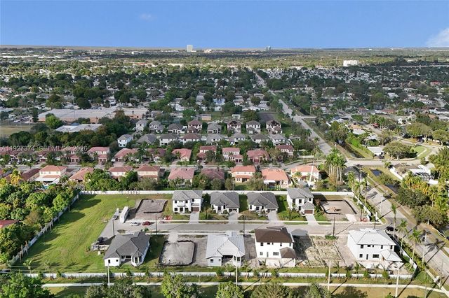 13023 Davie Oaks Dr, Davie, FL 33325