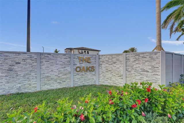 13023 Davie Oaks Dr, Davie, FL 33325