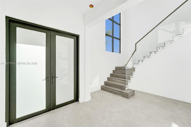 13023 Davie Oaks Dr, Davie, FL 33325