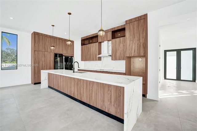 13023 Davie Oaks Dr, Davie, FL 33325