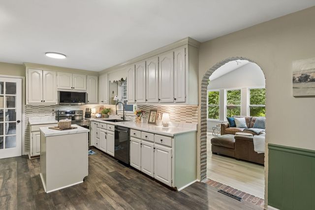 110 Jefferson Dr, Columbia, TN 38401