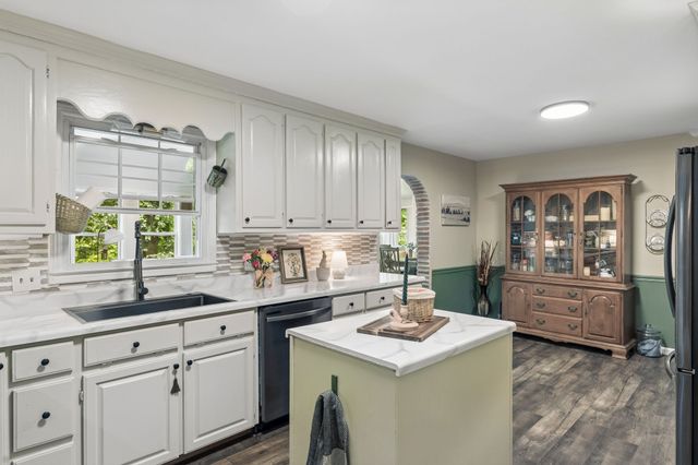 110 Jefferson Dr, Columbia, TN 38401