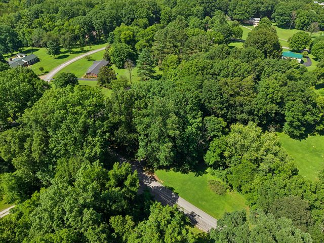 110 Jefferson Dr, Columbia, TN 38401
