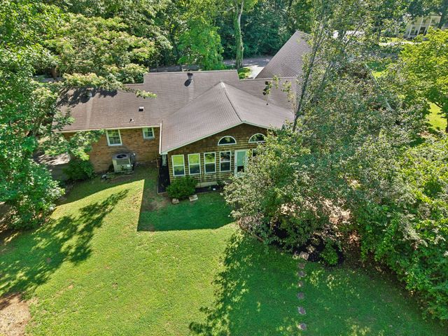 110 Jefferson Dr, Columbia, TN 38401