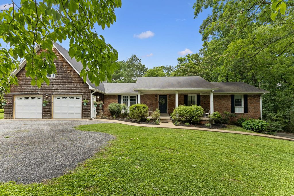 110 Jefferson Dr, Columbia, TN 38401