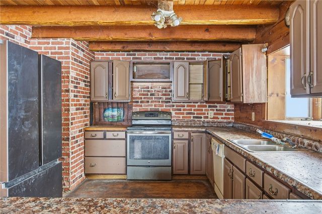 189 Denny Rd, Valencia Boro, PA 16059