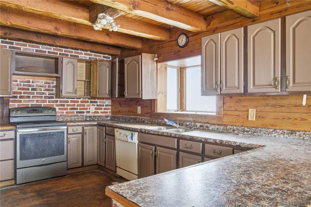 189 Denny Rd, Valencia Boro, PA 16059