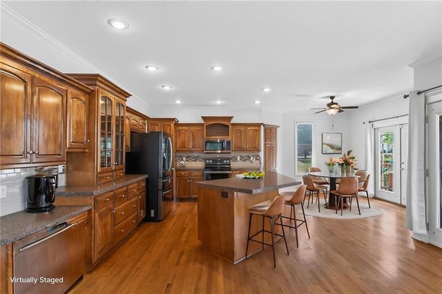 2413 SW Kenwill Drive, Lee's Summit, MO 64082