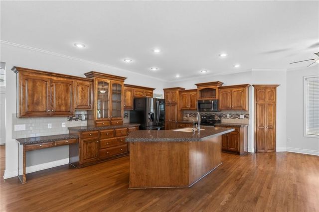 2413 SW Kenwill Drive, Lee's Summit, MO 64082