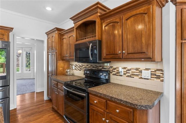 2413 SW Kenwill Drive, Lee's Summit, MO 64082
