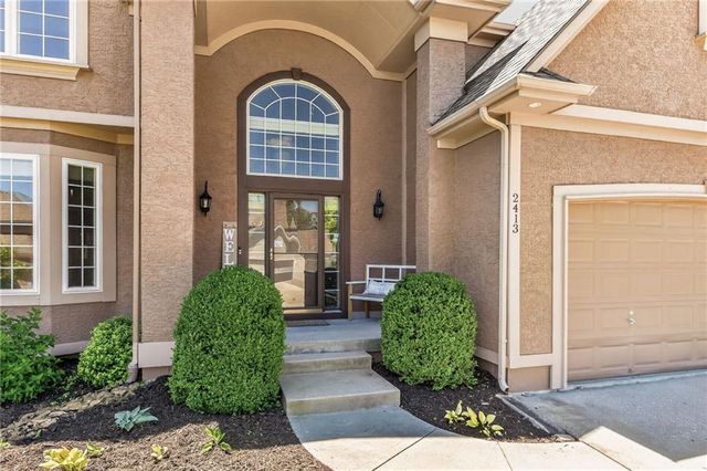 2413 SW Kenwill Drive, Lee's Summit, MO 64082