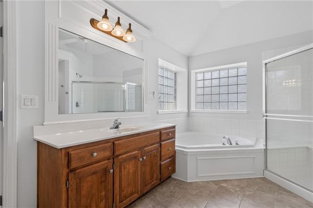 2413 SW Kenwill Drive, Lee's Summit, MO 64082