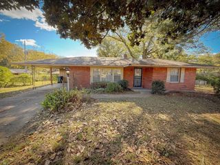 1381 LAUDEEN DR, Memphis, TN 38116