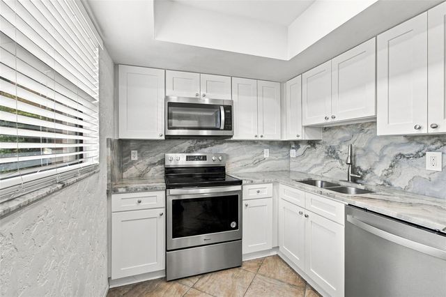 3036 EASTLAND BOULEVARD E105, Clearwater, FL 33761