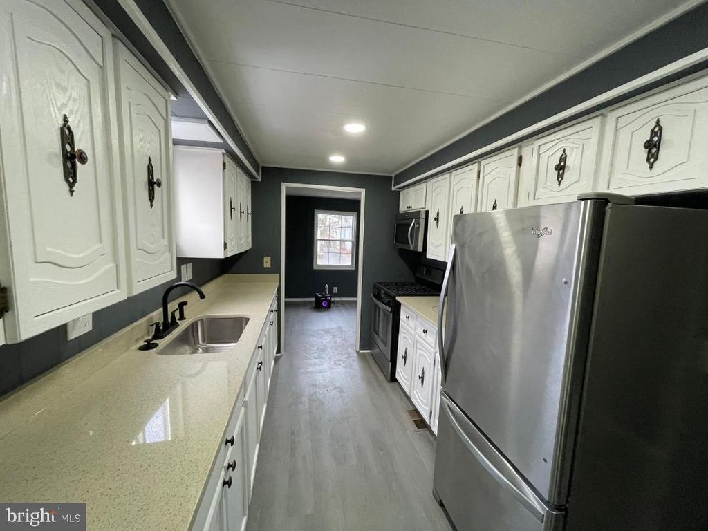 14731 NATIONAL DR, Chantilly, VA 20151