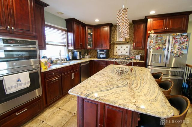 199 E Arthur Place, Iselin, NJ 08830