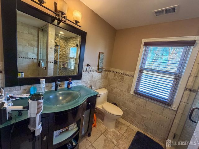 199 E Arthur Place, Iselin, NJ 08830