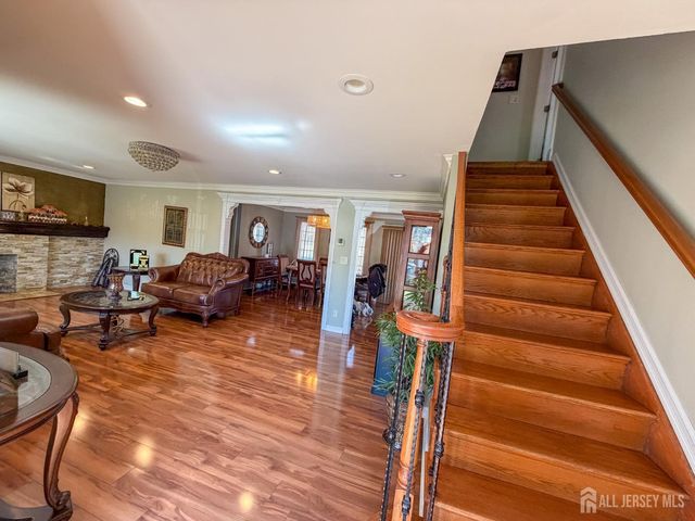 199 E Arthur Place, Iselin, NJ 08830