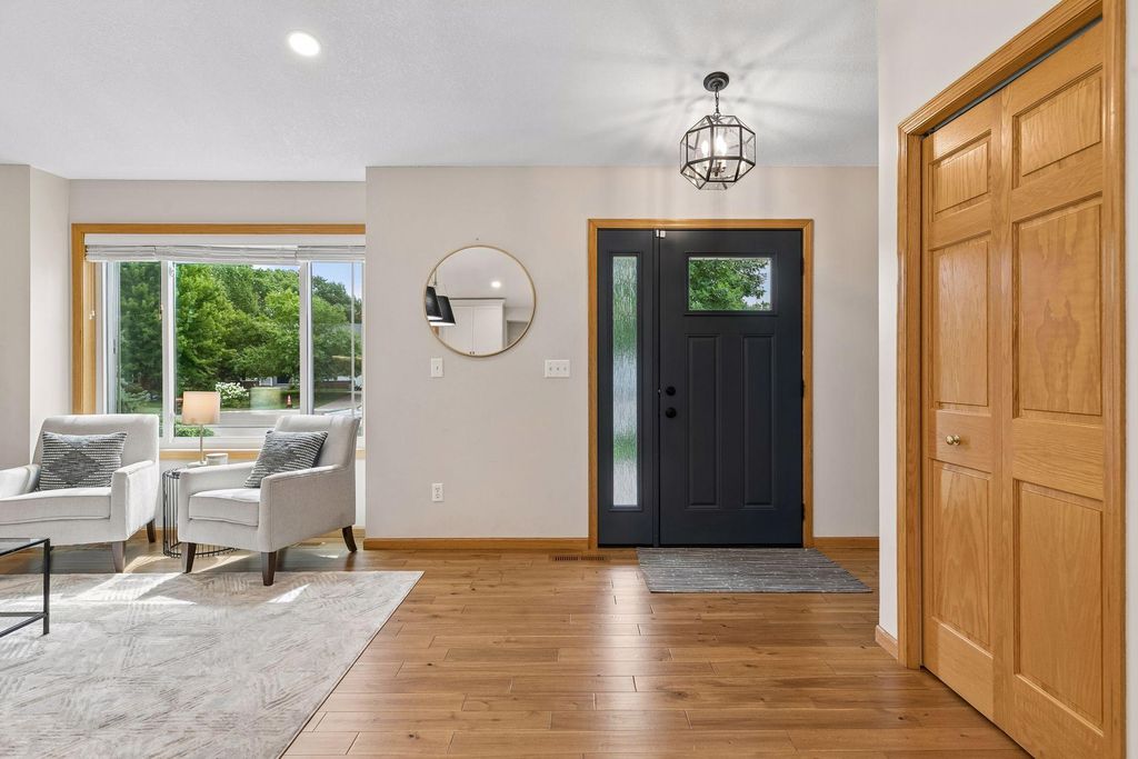 10362 Fox Run Road, Woodbury, MN 55129 — photo 2