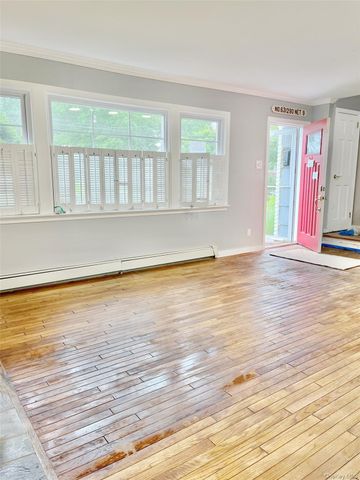 258 Steamboat Road, Kings Point, NY 11024