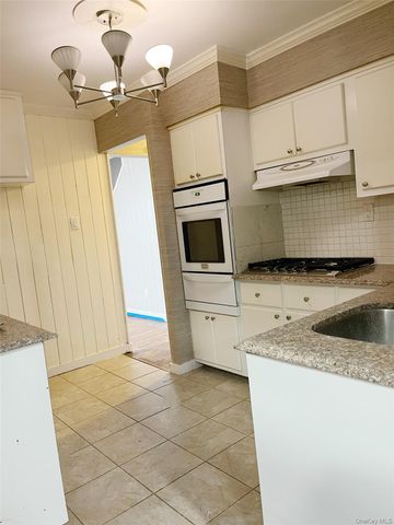 258 Steamboat Road, Kings Point, NY 11024