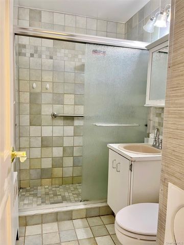 258 Steamboat Road, Kings Point, NY 11024