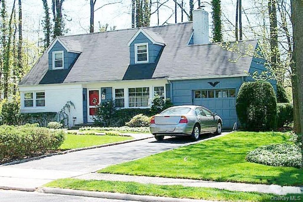 258 Steamboat Road, Kings Point, NY 11024