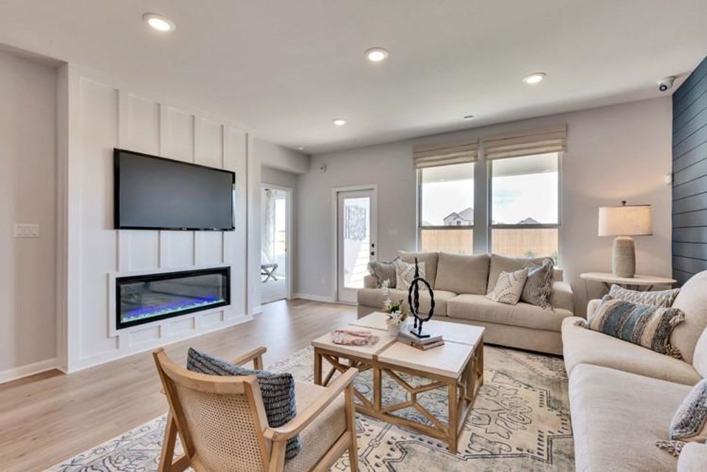 10517 Agile LN, Buda, TX 78610