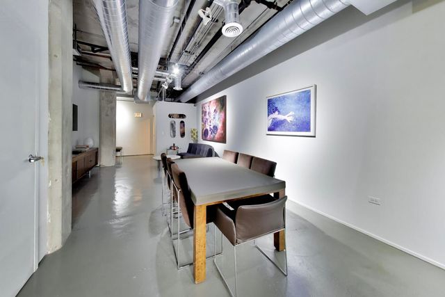 110 N PEORIA Street, Chicago, IL 60607