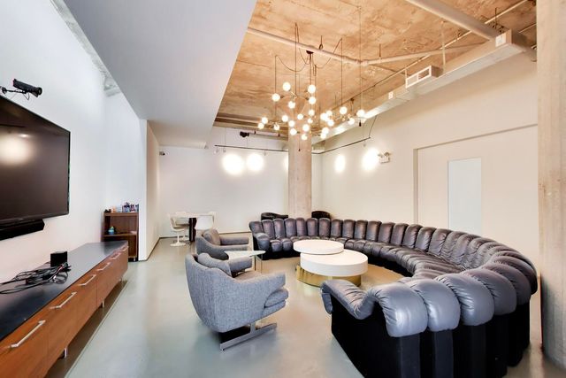 110 N PEORIA Street, Chicago, IL 60607
