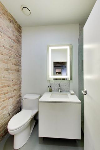 110 N PEORIA Street, Chicago, IL 60607